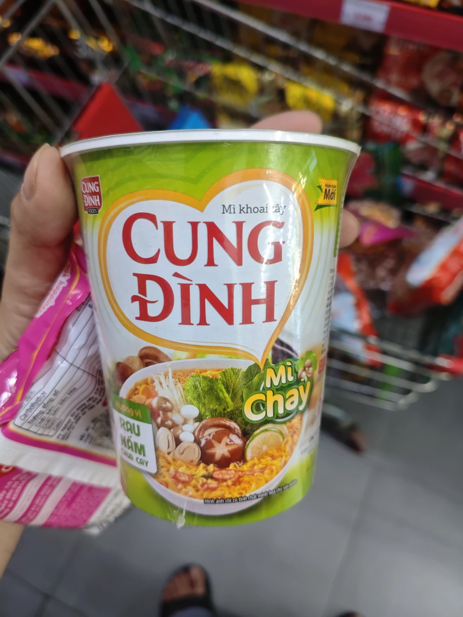 越南 Cung Đình 蔬食酸辣蕈菇杯麵 (Mì Chay Rau Nấm)
