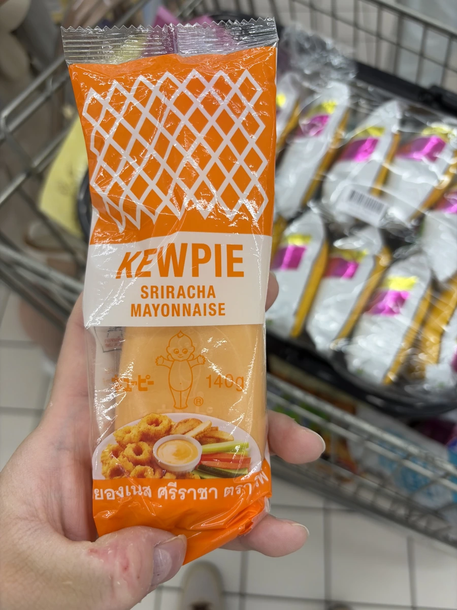 KEWPIE 是拉差美乃滋 (Sriracha Mayonnaise)