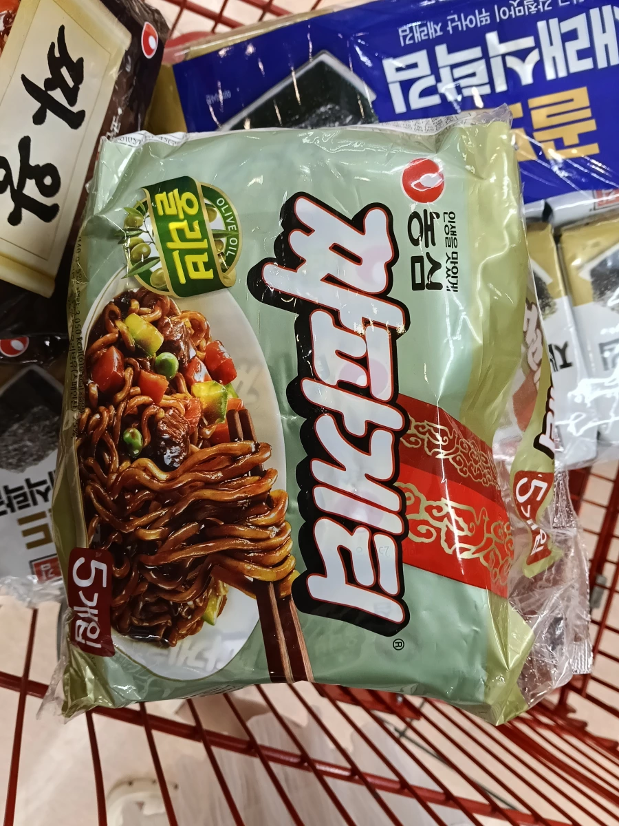 農心炸醬麵 (Nongshim Chapagetti)