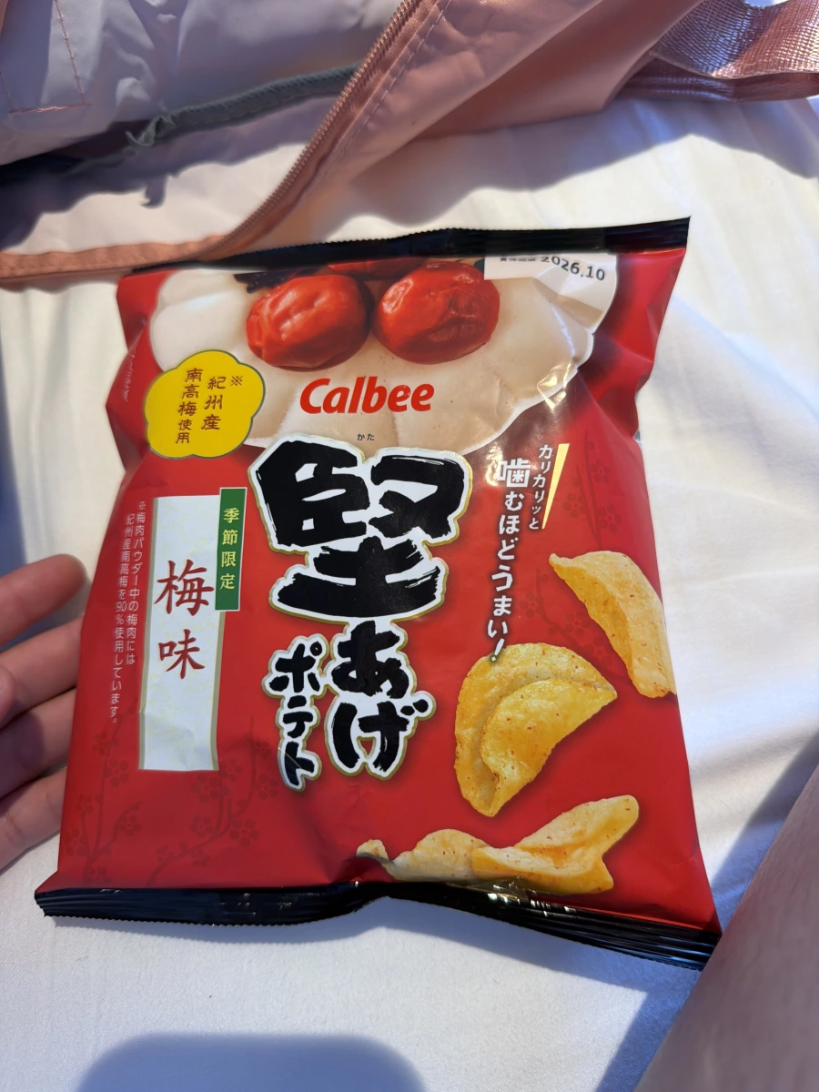 Calbee 堅あげポテト 梅味 (卡樂比堅脆洋芋片 梅子口味)