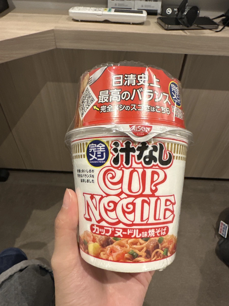 日清完全メシ汁なし杯麵（燒蕎麥風味）