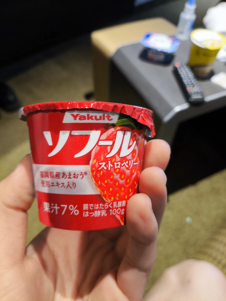 養樂多 Sofuhl 草莓優格 (Yakult Sofuhl Strawberry)