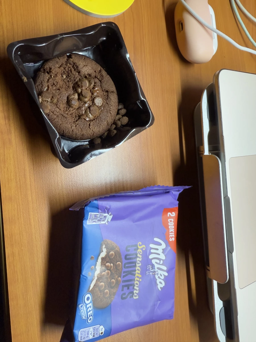 Milka Sensations Cookies (Oreo Creme)