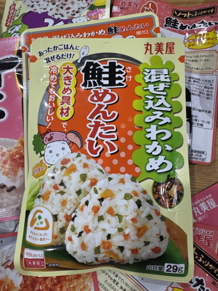 丸美屋 混ぜ込みわかめ 鮭めんたい (鮭魚明太子海帶拌飯料)