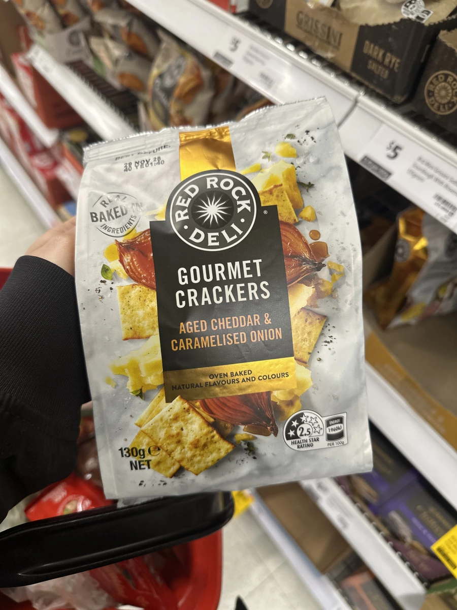 Red Rock Deli 熟成切達起司與焦糖洋蔥風味脆餅