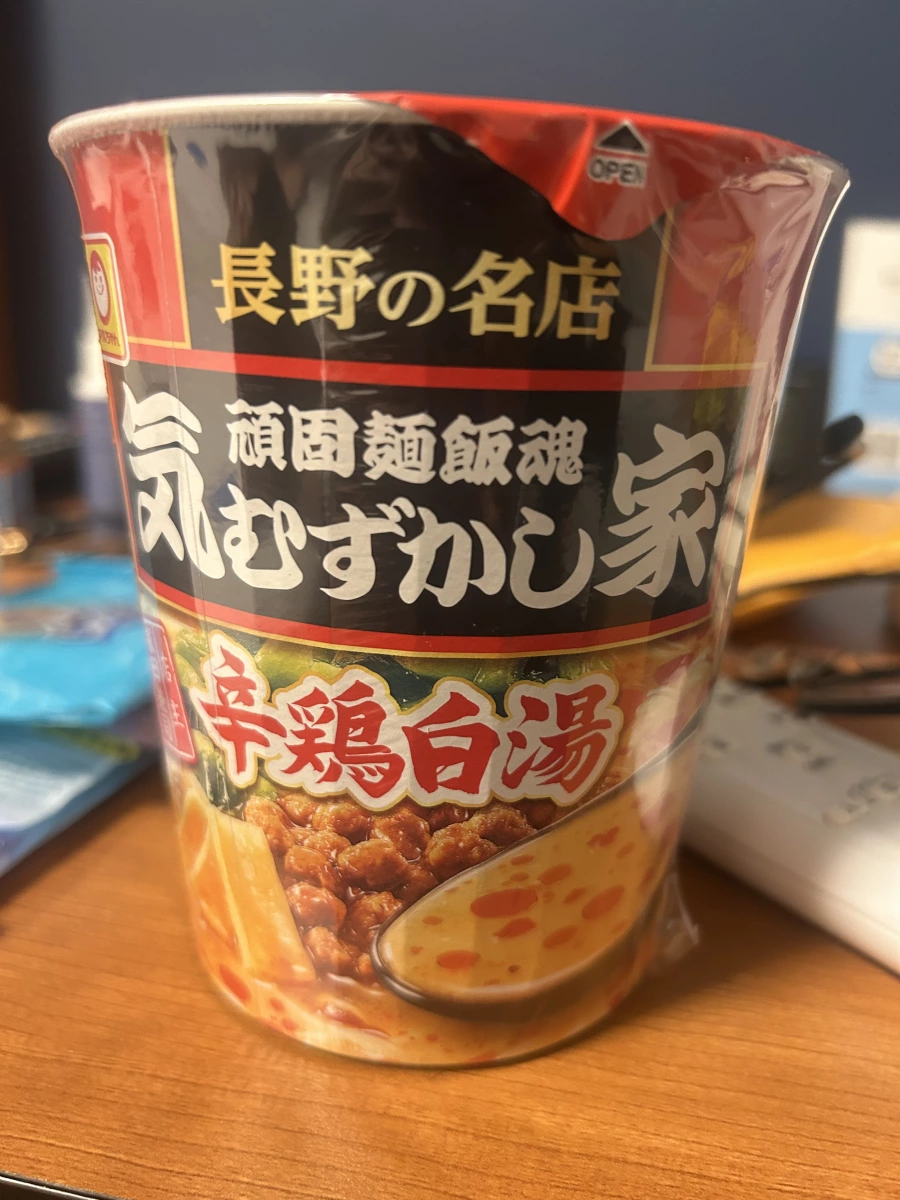 東洋水產氣むずかし家辛雞白湯杯麵