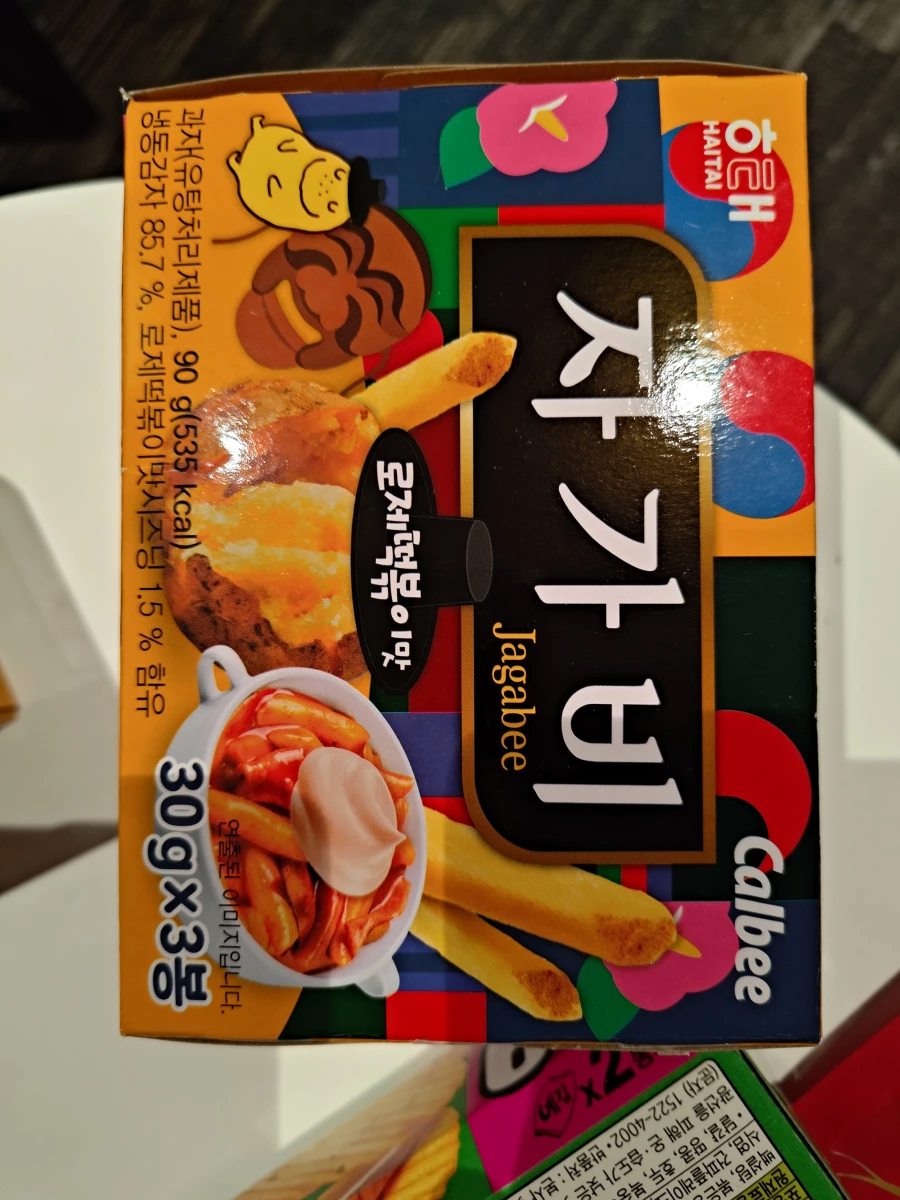 Calbee Jagabee 薯條先生（Rosé 辣炒年糕口味）