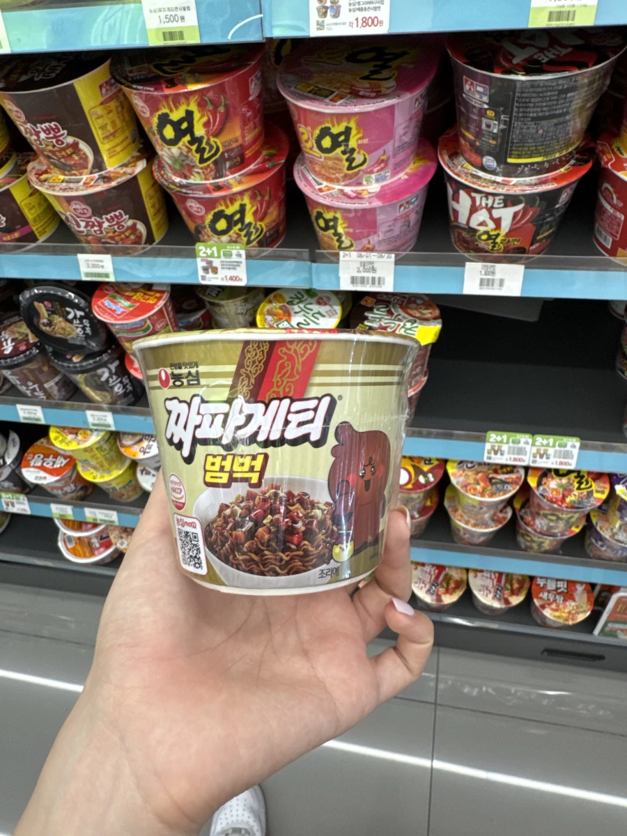 農心炸醬麵 (Chapagetti Beombeok)、不倒翁熱拉麵 (Yeul Ramen)等