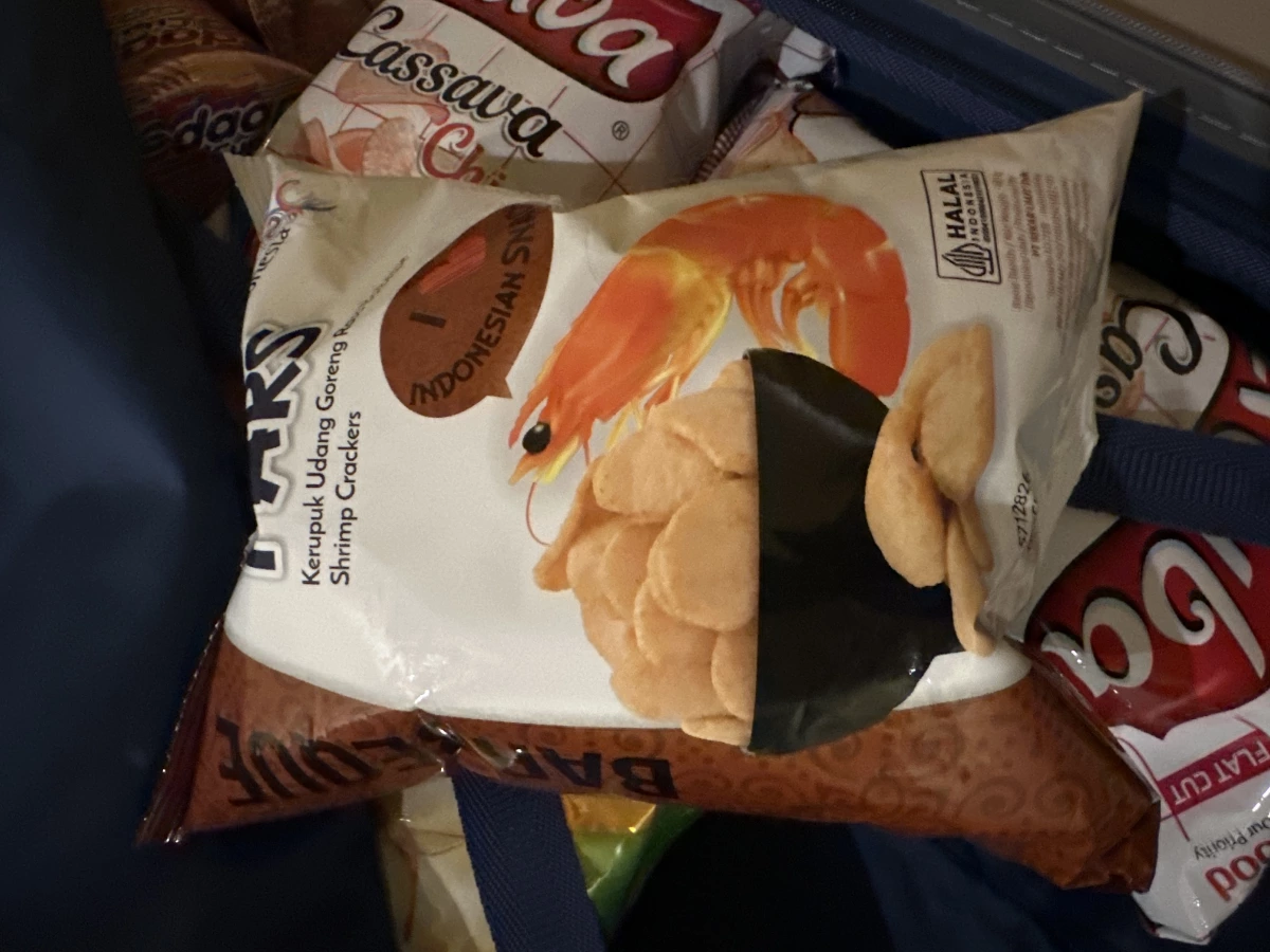 印尼炸蝦餅 (Shrimp Crackers)、木薯片 (Cassava Chips)等