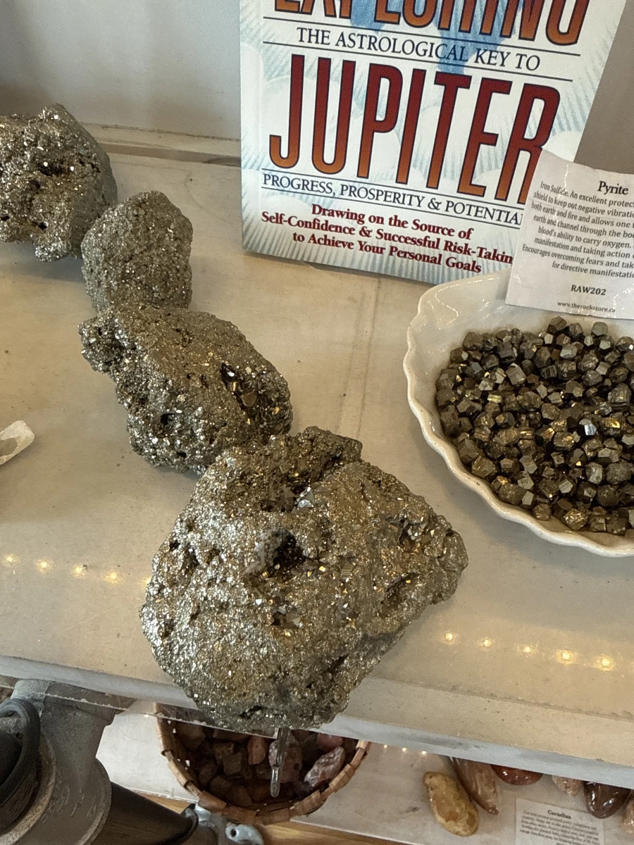 黃鐵礦原石 (Pyrite)