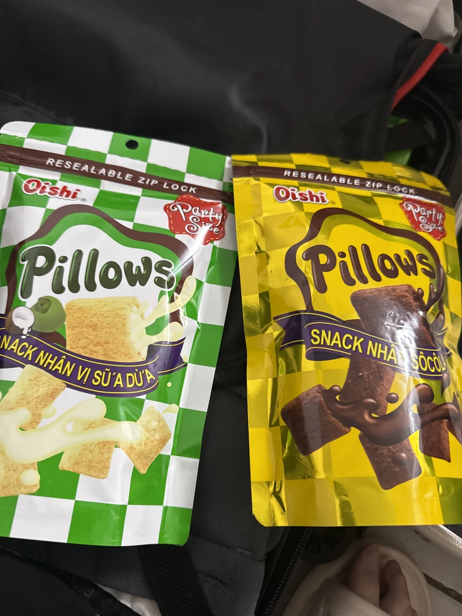 Oishi Pillows 椰奶口味零食、Oishi Pillows 巧克力口味零食