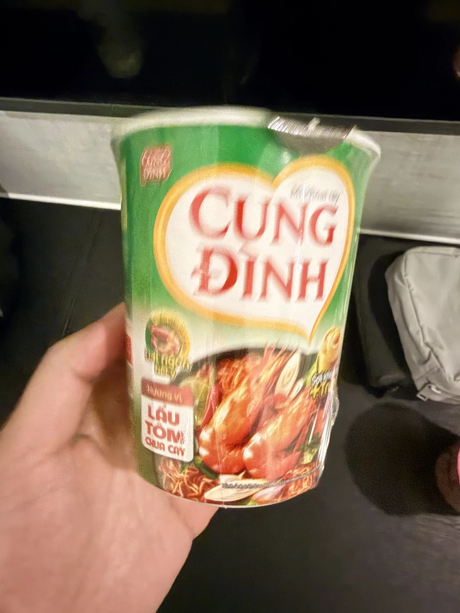 越南 CUNG ĐÌNH 酸辣蝦味杯麵