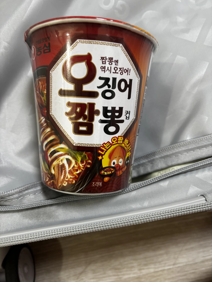 農心魷魚海鮮味杯麵 (Nongshim Squid Champong)