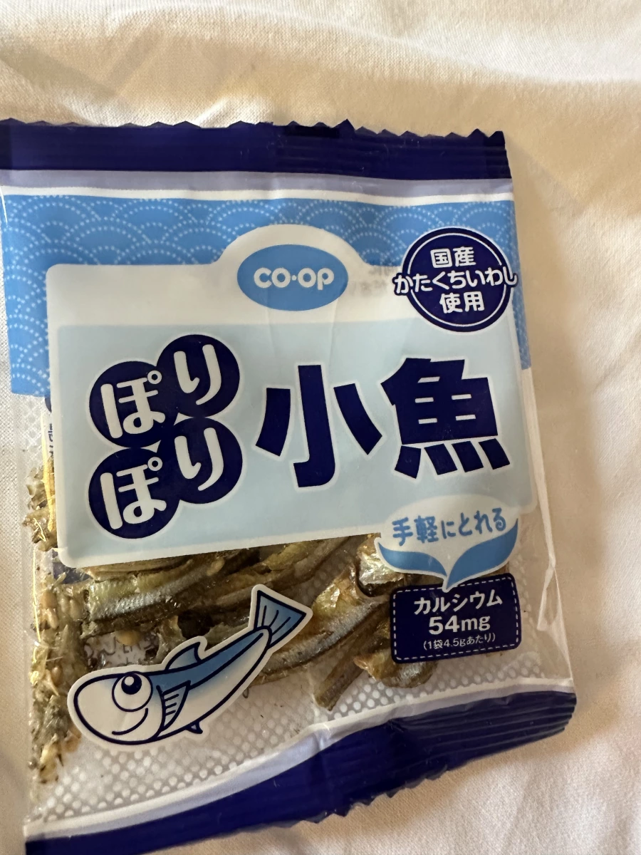 CO-OP ぽりぽり小魚 (小魚乾零食)