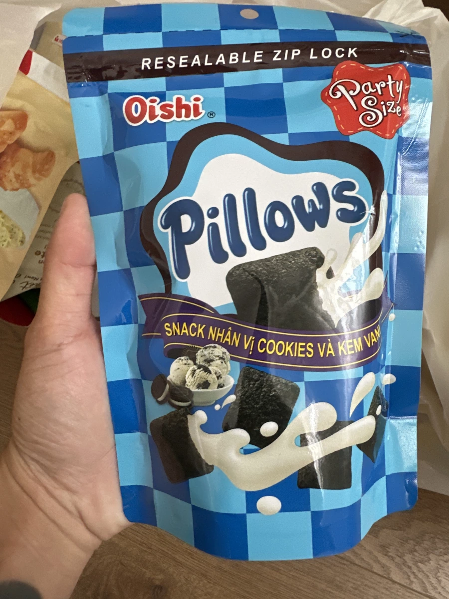Oishi Pillows 香草奶油夾心餅乾