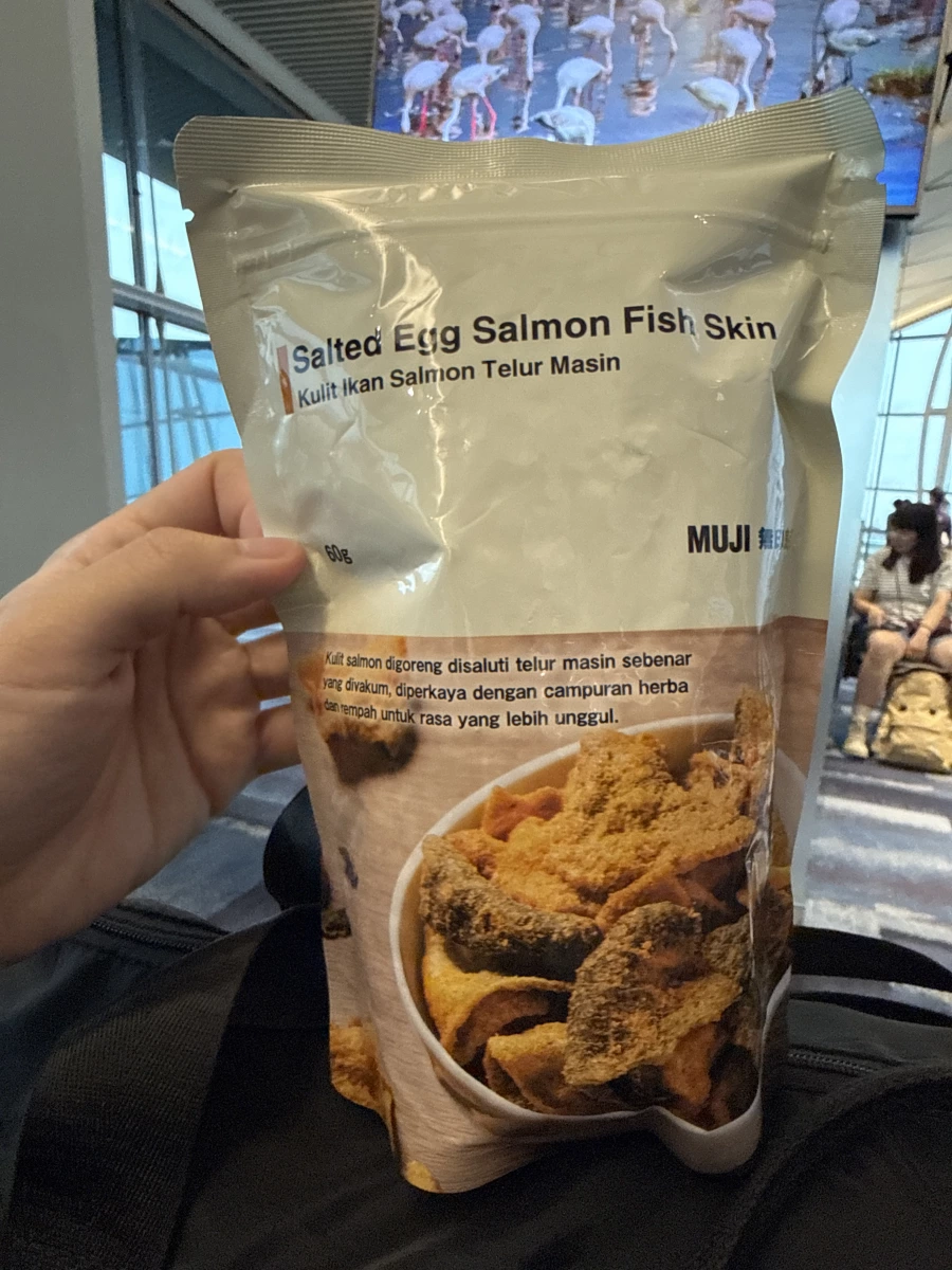 MUJI 鹹蛋黃鮭魚皮