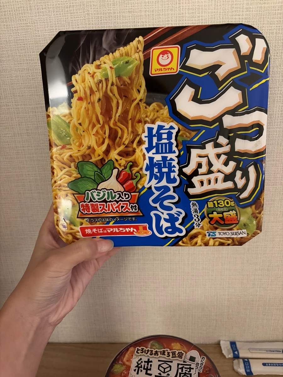 東洋水產 Maruchan ごつ盛り 鹽味炒麵、日清 純豆腐 湯杯