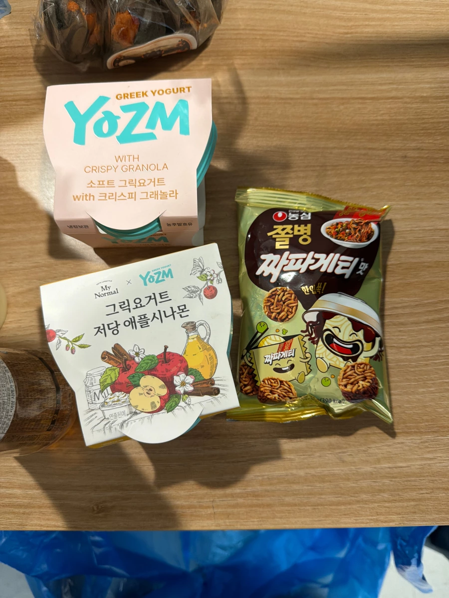 YOZM 希臘優格配脆麥片、My Normal 蘋果肉桂希臘優格等