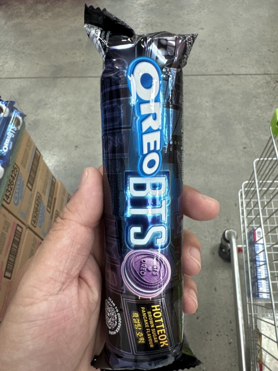 OREO BTS 聯名款黑糖糖餅風味夾心餅乾