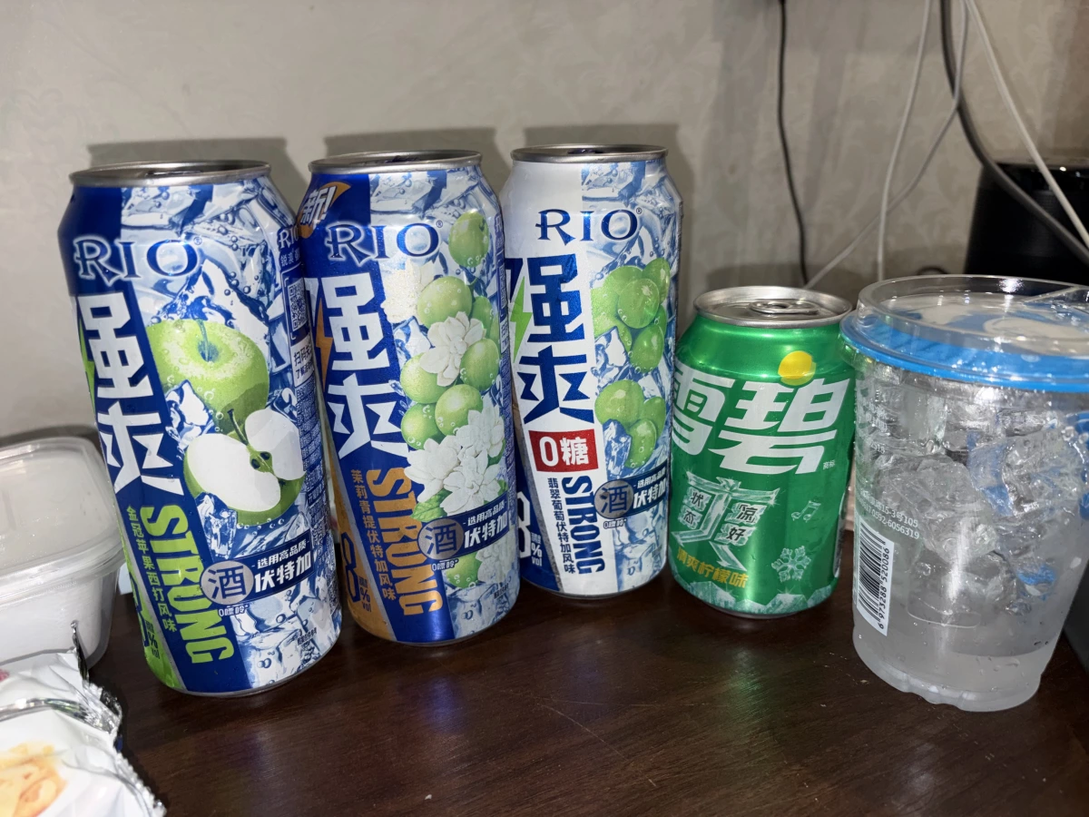 RIO 強爽 (STRONG) 伏特加風味雞尾酒 - 金冠蘋果口味、RIO 強爽 (STRONG) 伏特加風味雞尾酒 - 茉莉青提口味等