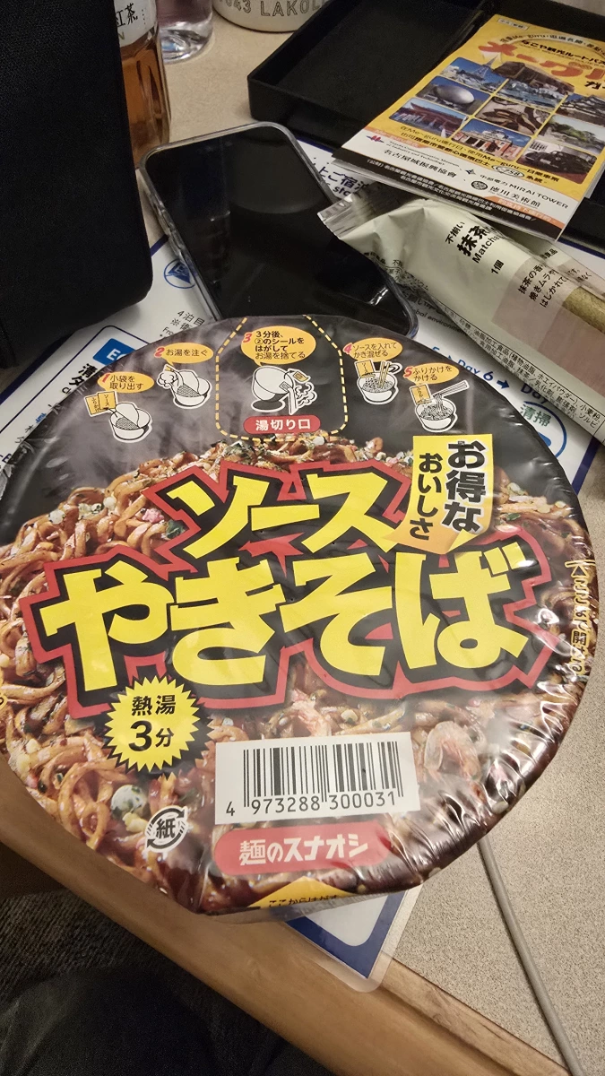麵のスナオシ 醬汁炒麵、不揃い抹茶點心