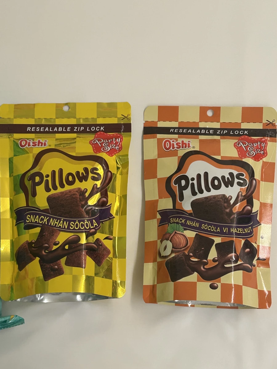 Oishi Pillows 巧克力口味夾心餅乾、Oishi Pillows 巧克力榛果口味夾心餅乾
