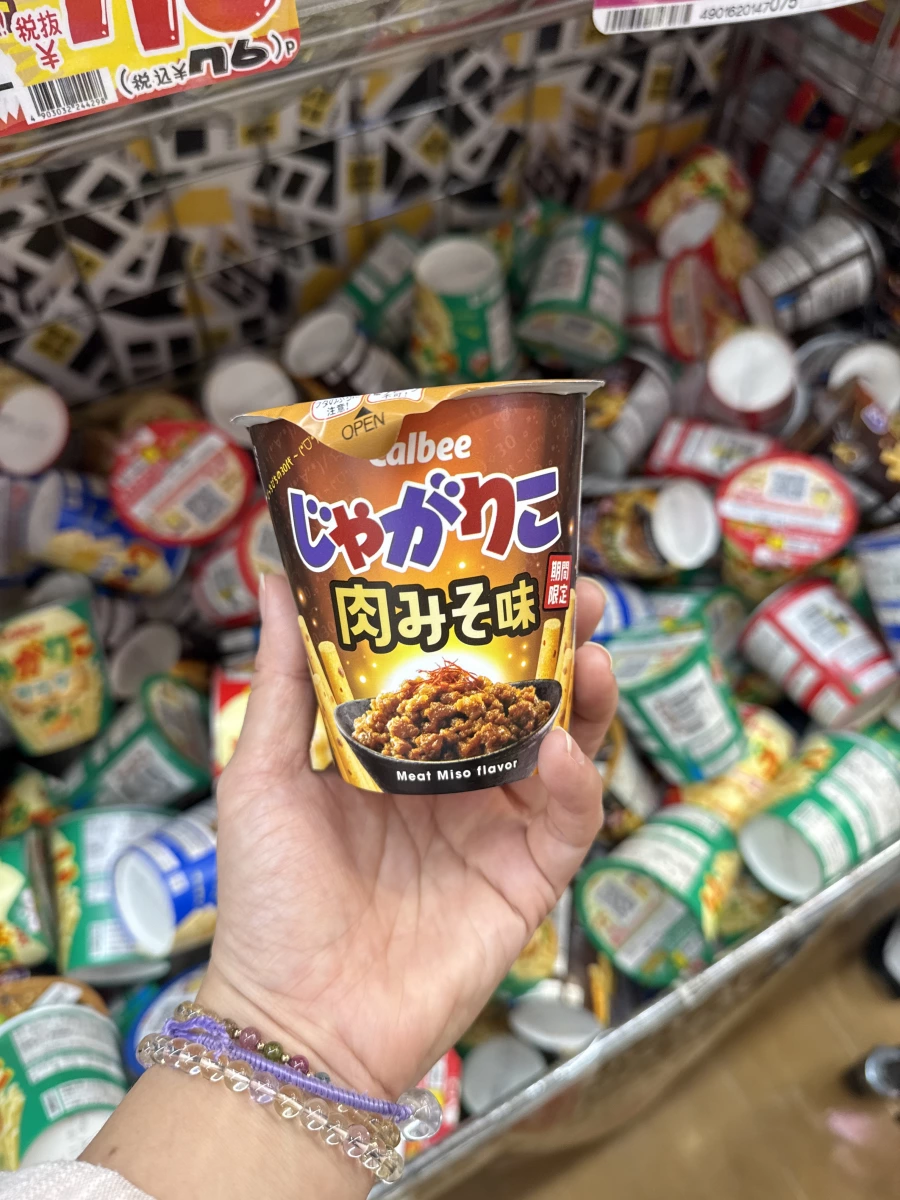Calbee じゃがりこ 肉味噌口味