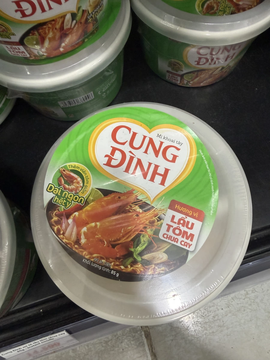 Cung Đình 酸辣蝦泡麵