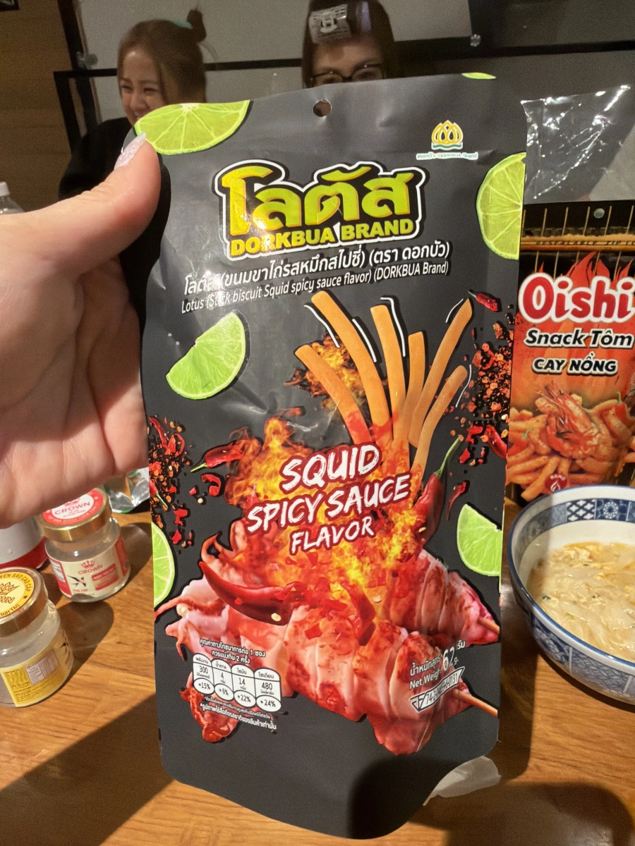 DORKBUA 辣味魷魚餅乾