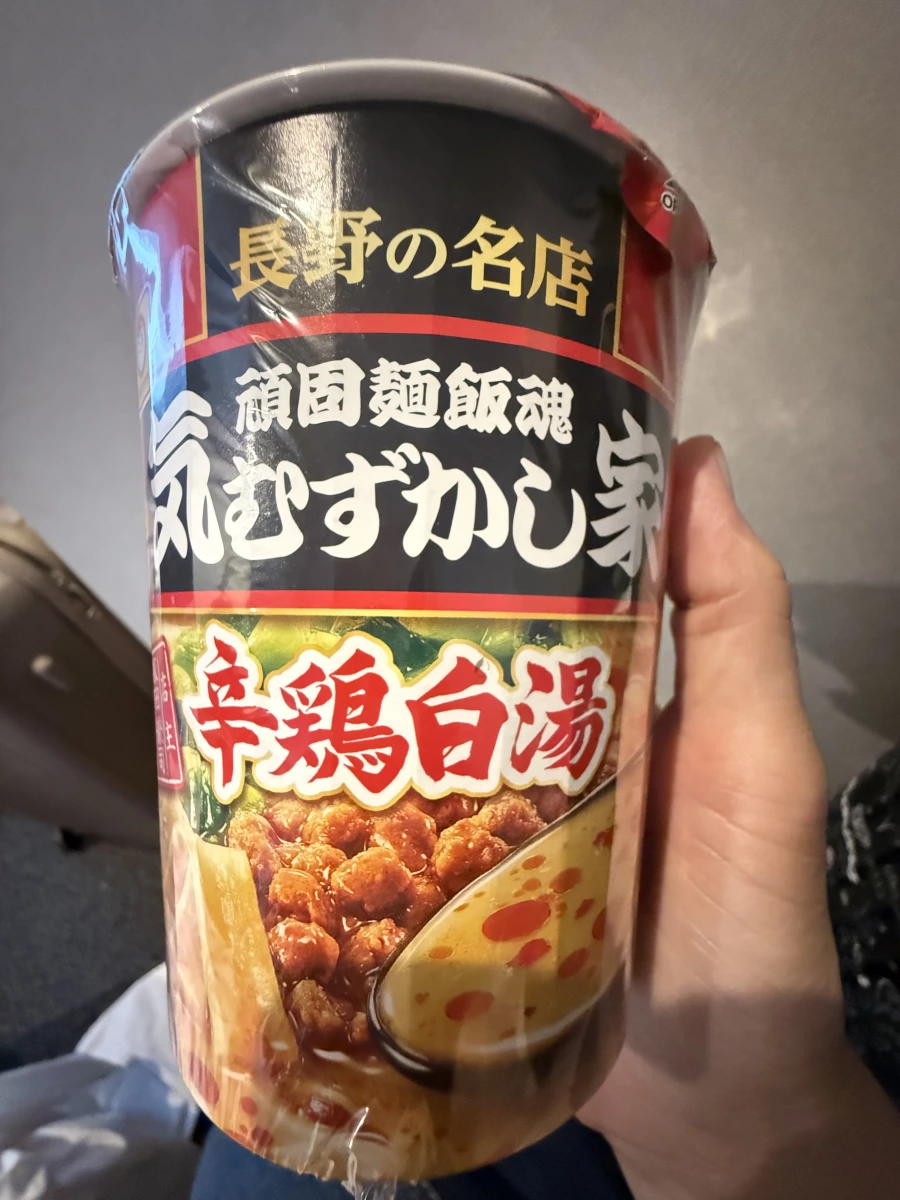 日本東洋水產「氣むずかし家」辛雞白湯杯麵