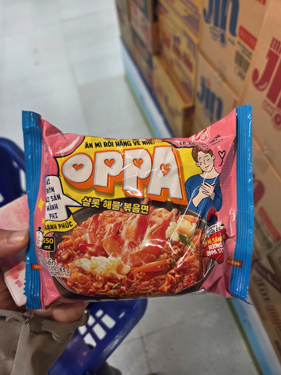 OPPA 越南海鮮油蔥拌麵 (Mì Trộn Hải Sản Hành Phi)