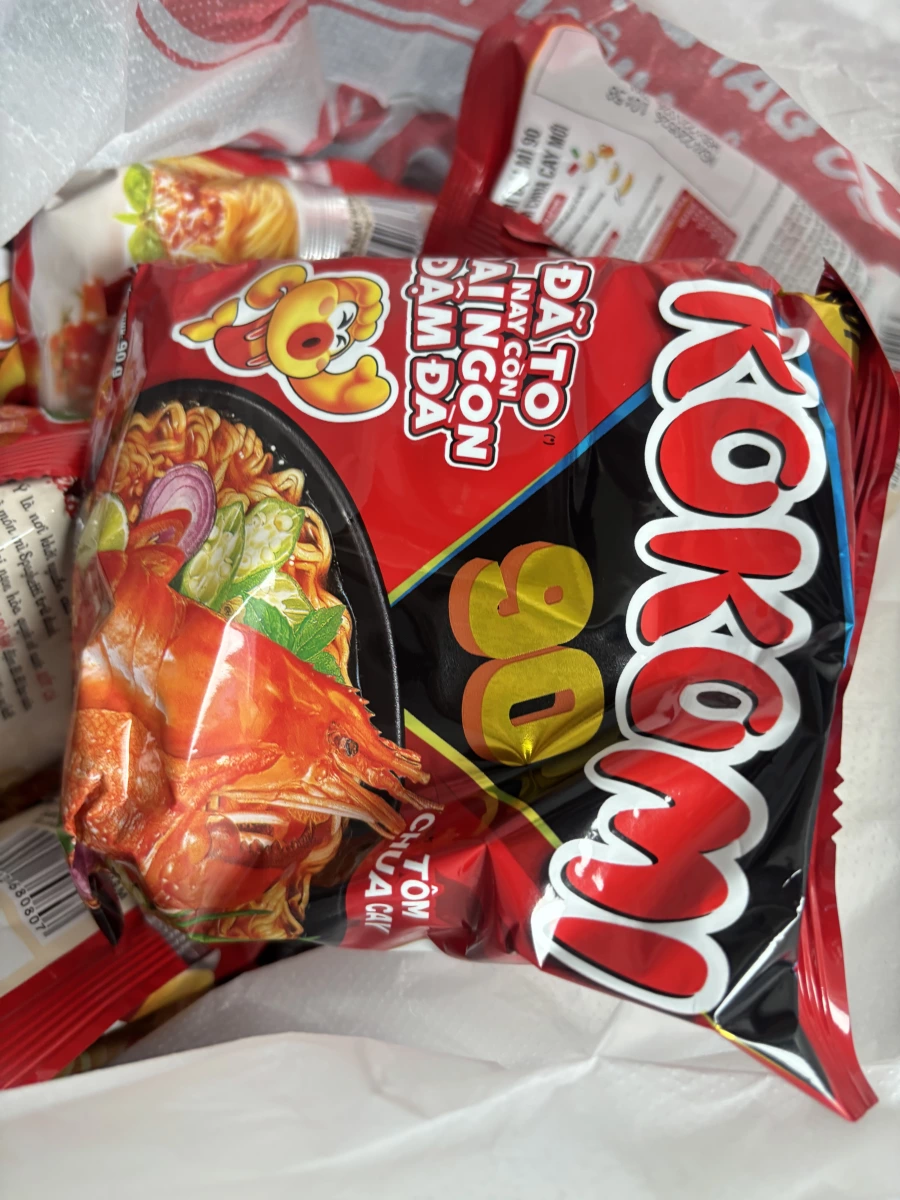 越南 KOKOMI 90 酸辣蝦味泡麵