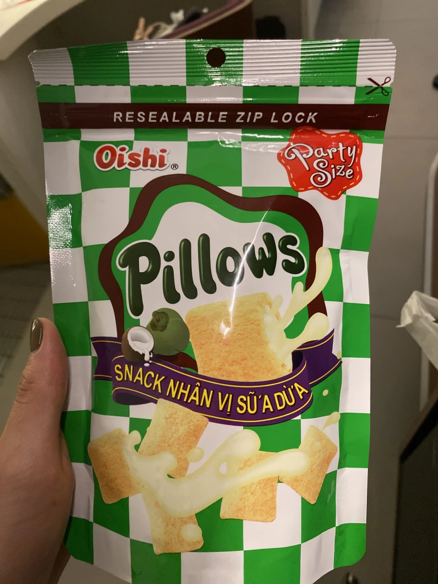 Oishi Pillows 椰奶口味夾心餅乾
