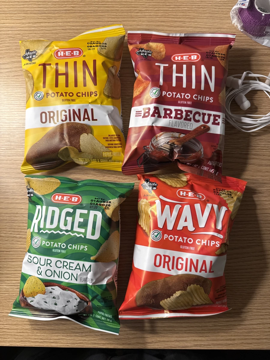 H-E-B 原味薄切洋芋片、H-E-B 烤肉風味薄切洋芋片等