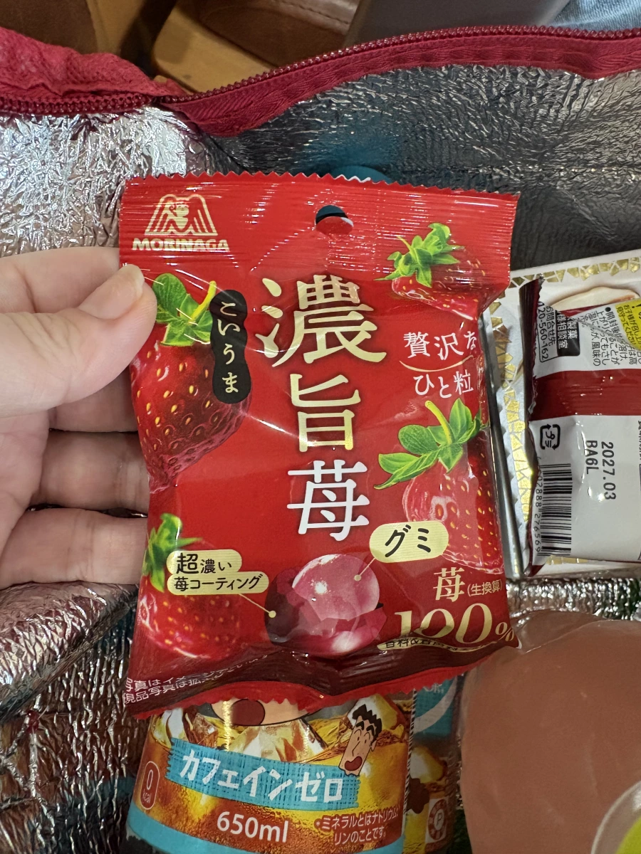 森永濃旨莓果軟糖、蠟筆小新無咖啡因茶飲