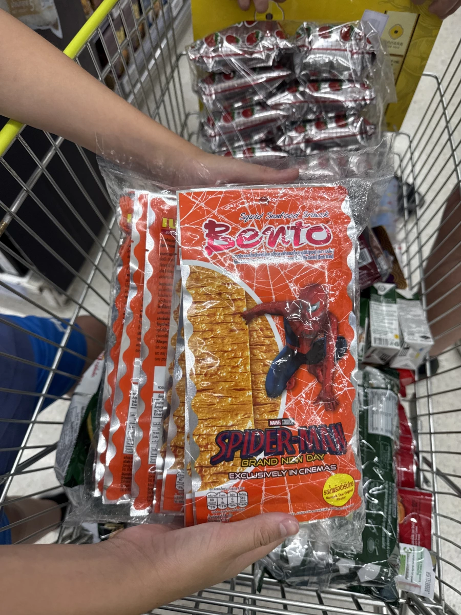 Bento 泰國魷魚片 (蜘蛛人聯名款)、商業包裝草莓乾等