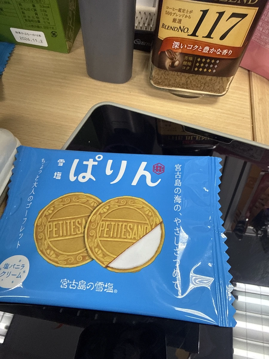 宮古島雪鹽法式薄餅 (雪塩ぱりん)、UCC The Blend 117 咖啡粉等