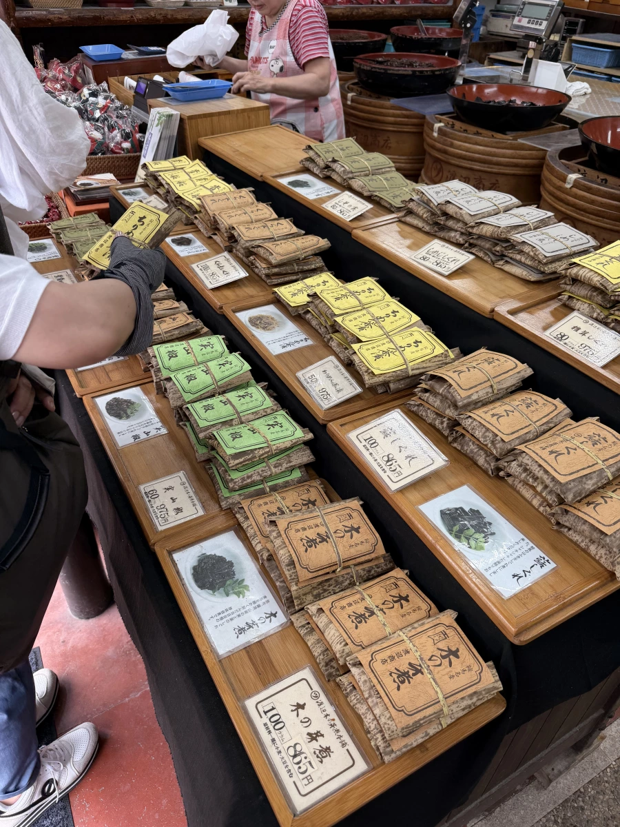 木之芽煮（山椒嫩葉佃煮）、實山椒（山椒果實佃煮）等
