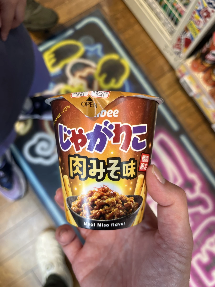 Calbee 薯條杯 肉味噌口味