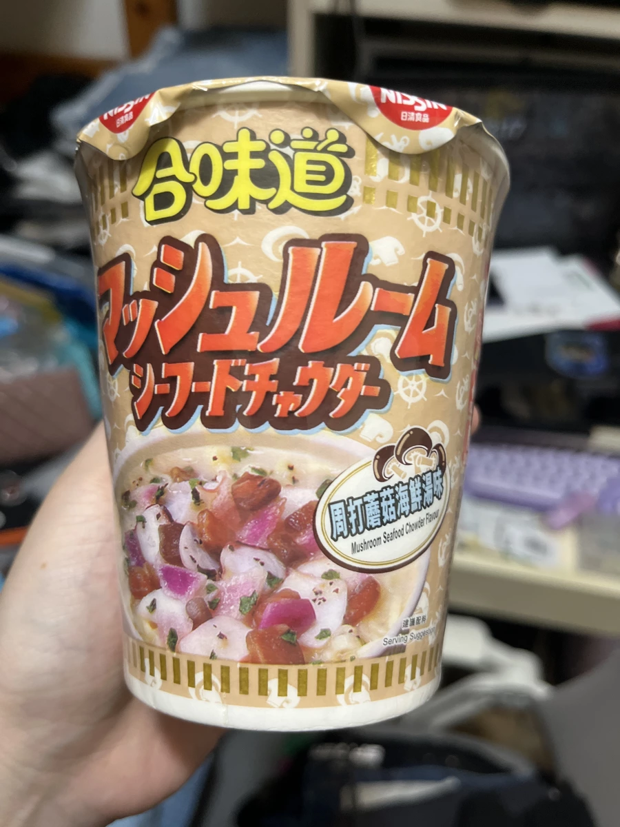 日清合味道周打蘑菇海鮮湯味杯麵