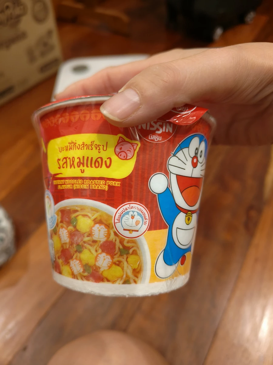 泰國日清哆啦A夢泡麵（紅燒豬肉風味）