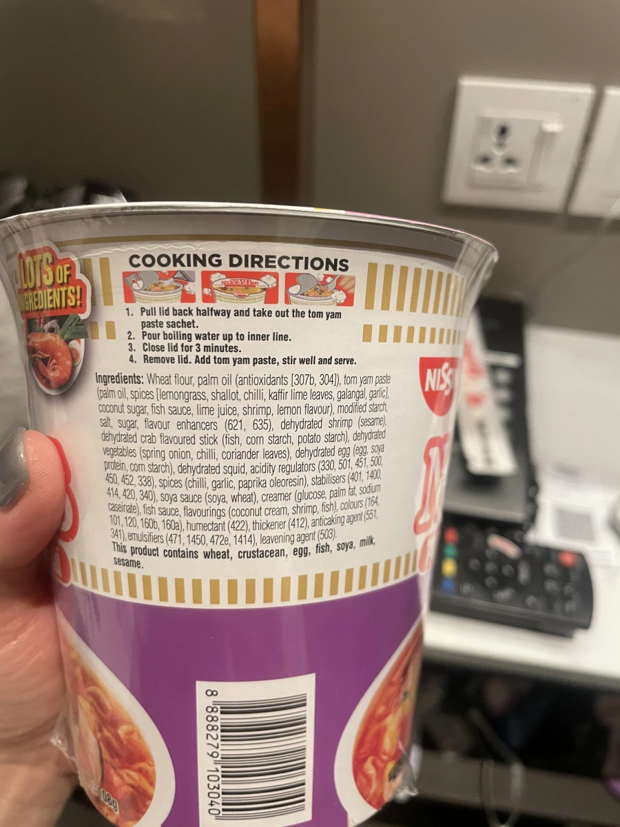 日清酸辣海鮮味杯麵