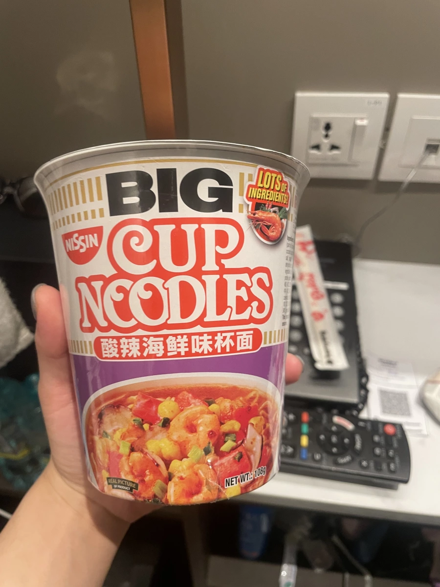 日清酸辣海鮮味杯麵