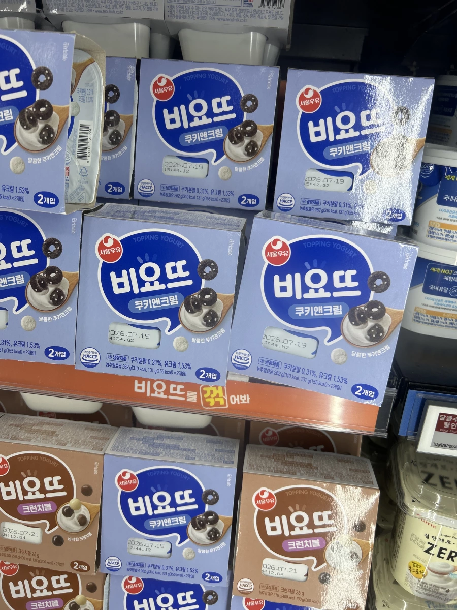 韓國 Viyott 優格 (Cookies & Cream 口味)、韓國 Viyott 優格 (巧克力脆球口味)