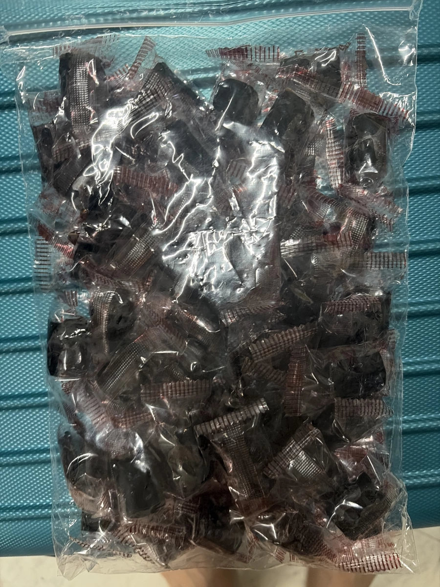 疑似阿膠糕或黑糖製品