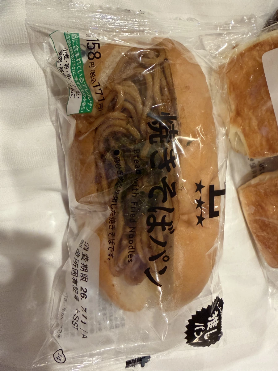 日本超商炒麵麵包 (Lawson 焼きそばパン)