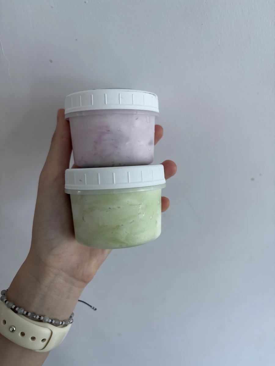 手工分裝食品（疑似優格或抹醬）