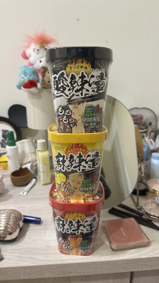 iSDG 酸辣湯味即食杯麵、iSDG 麻辣湯味即食杯麵（黃色包裝）等