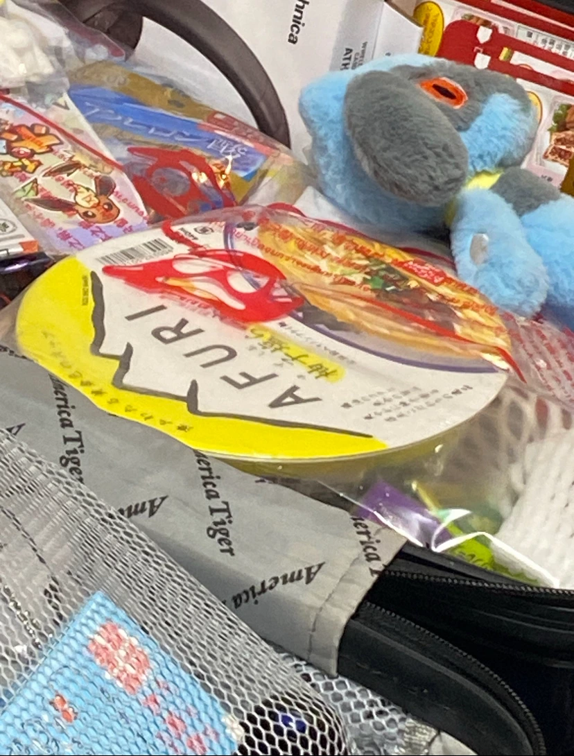 日清 AFURI 阿夫利柚子鹽拉麵杯麵、路卡利歐絨毛玩偶等