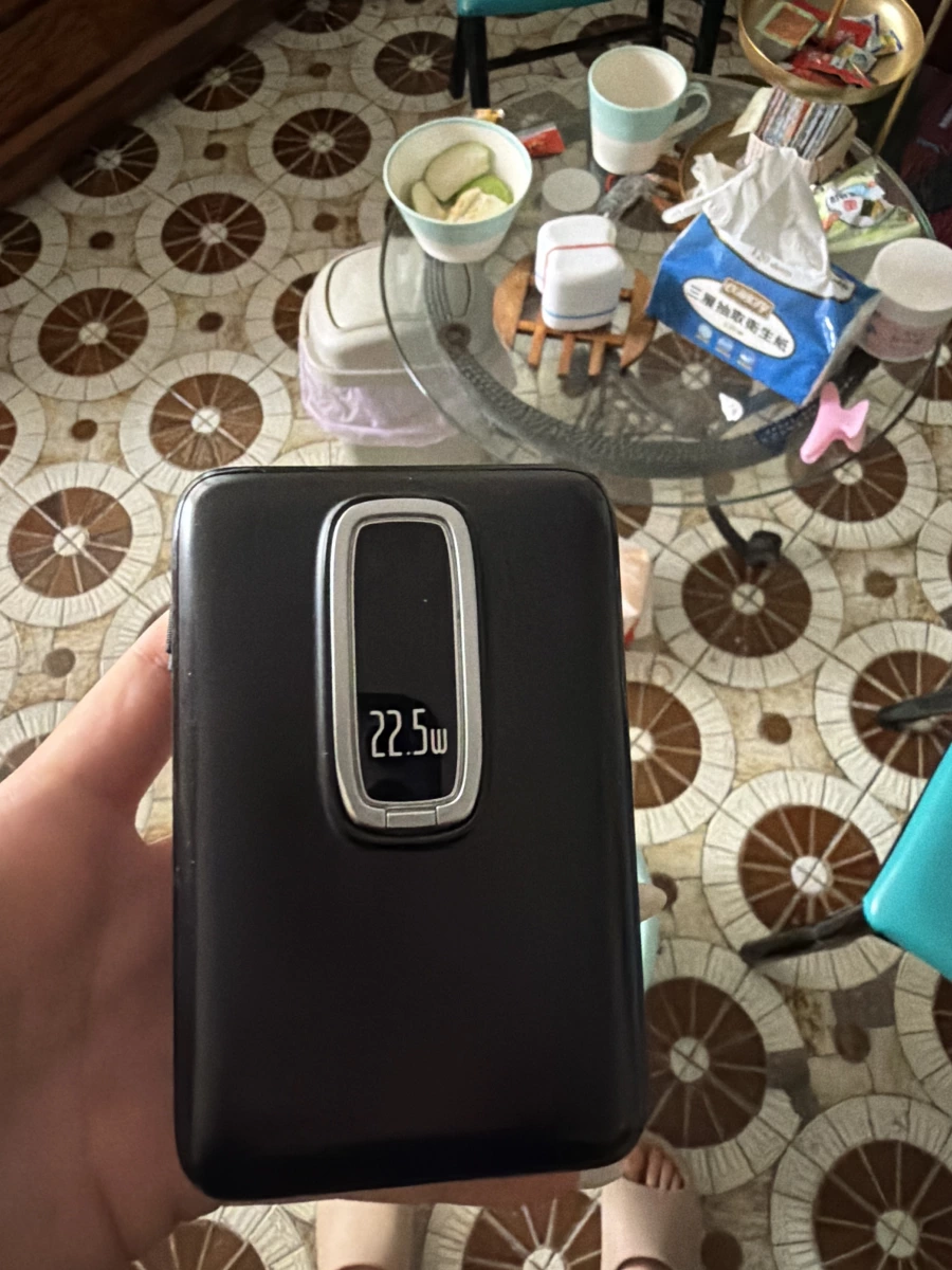 行動電源 (Power Bank)